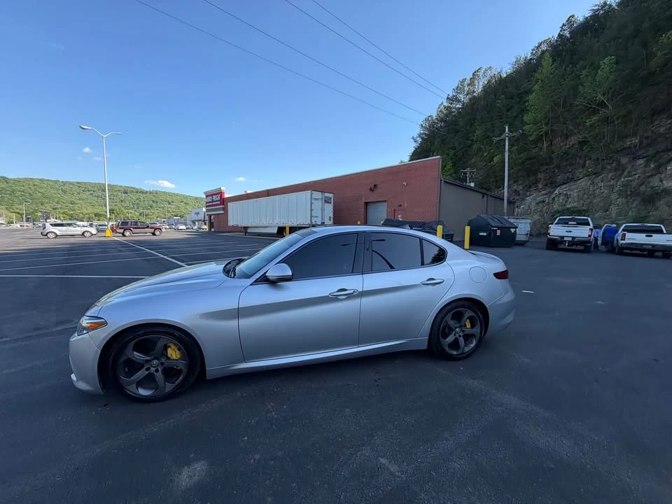 2017 Alfa Romeo Giulia - Image 13 of 20