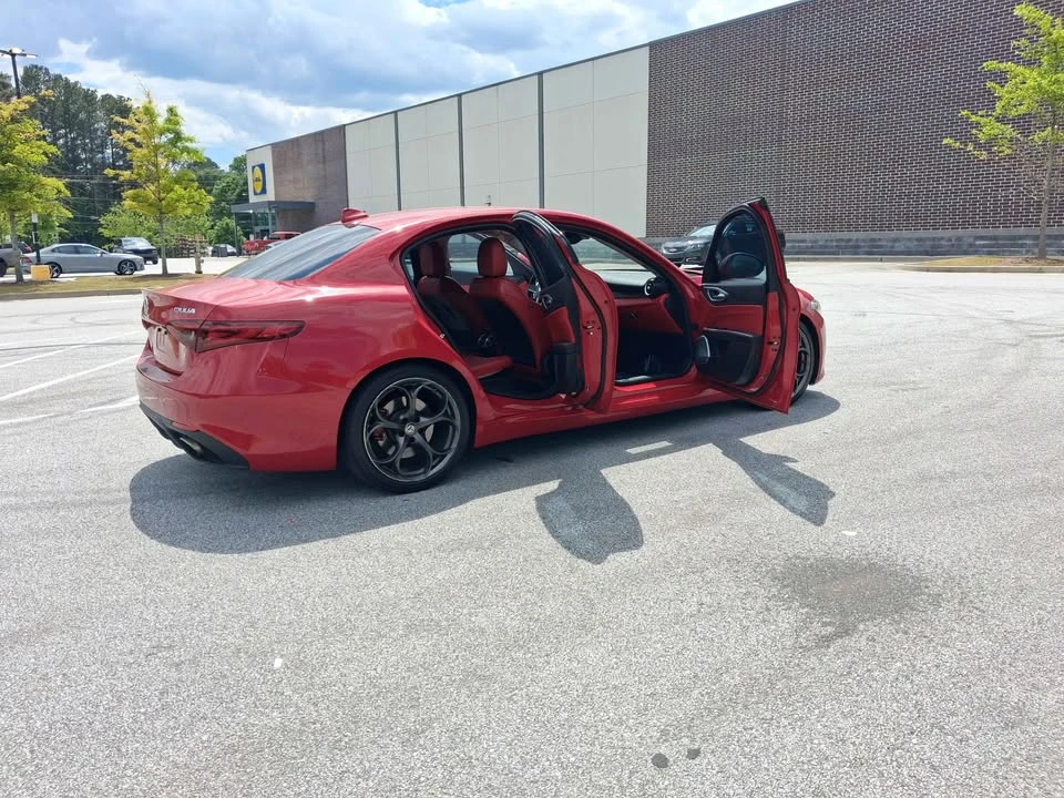 2017 Alfa Romeo Giulia - Image 9 of 16