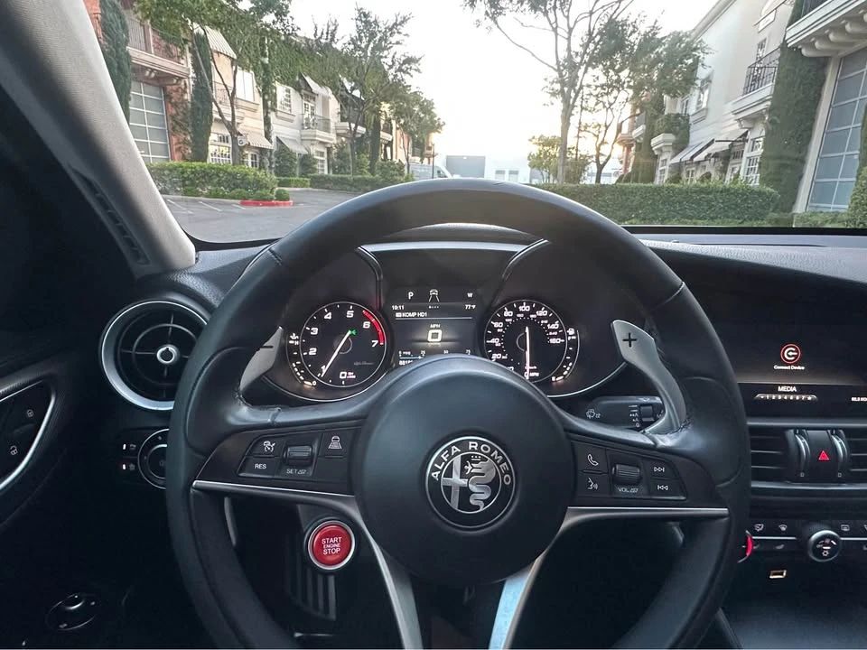 2017 Alfa Romeo Giulia - Image 12 of 20