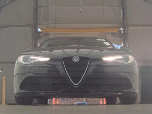 2017 Alfa Romeo Giulia - Image 3 of 11