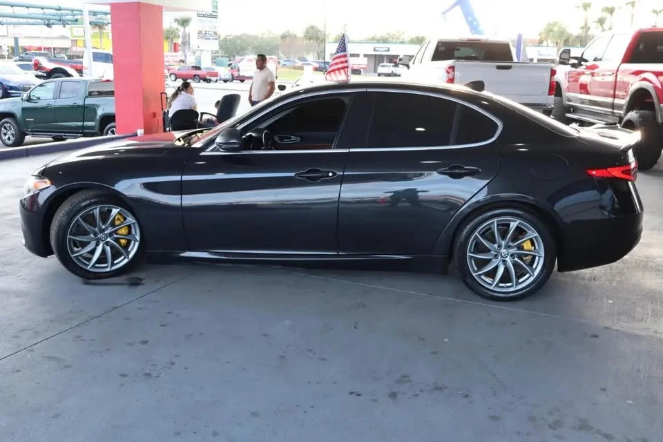 2017 Alfa Romeo Giulia - Image 6 of 16