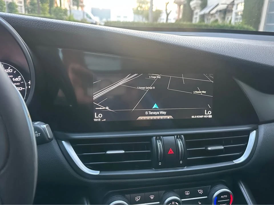 2017 Alfa Romeo Giulia - Image 19 of 20