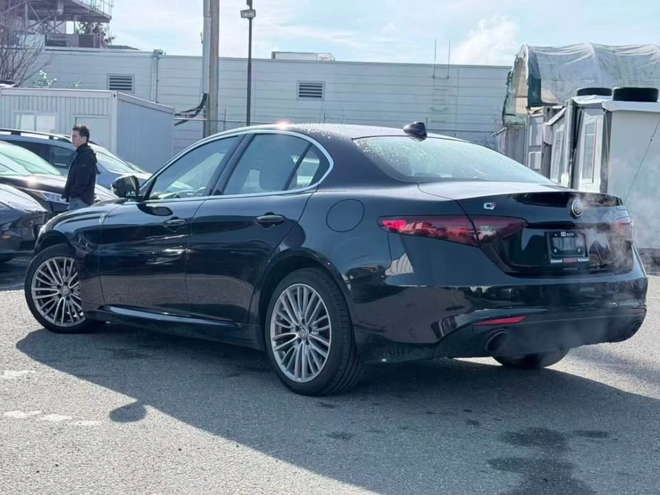 2017 Alfa Romeo Giulia - Image 4 of 16