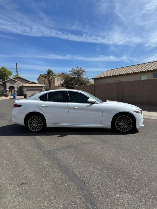 2017 Alfa Romeo Giulia - Image 6 of 17