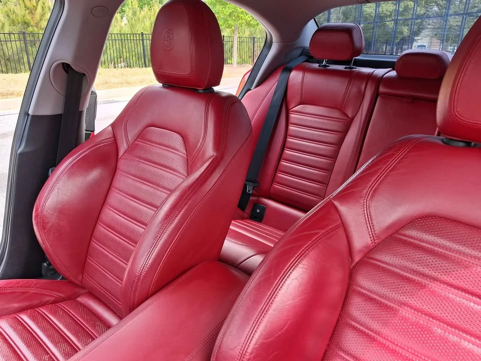 2017 Alfa Romeo Giulia - Image 15 of 16