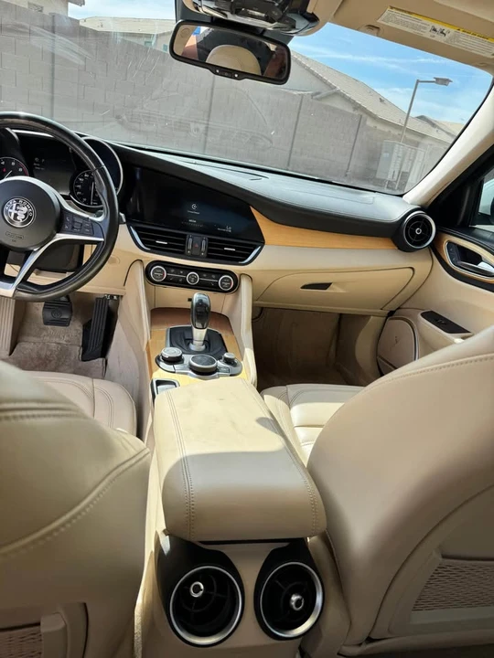 2017 Alfa Romeo Giulia - Image 13 of 17