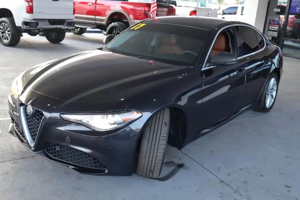 2017 Alfa Romeo Giulia - Image 7 of 16