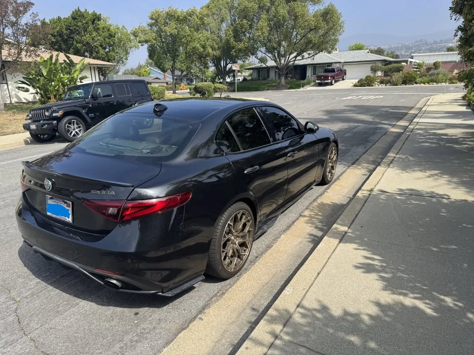 2017 Alfa Romeo Giulia - Image 5 of 8
