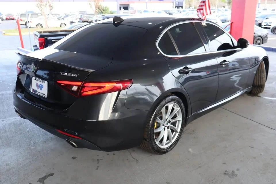 2017 Alfa Romeo Giulia - Image 4 of 16