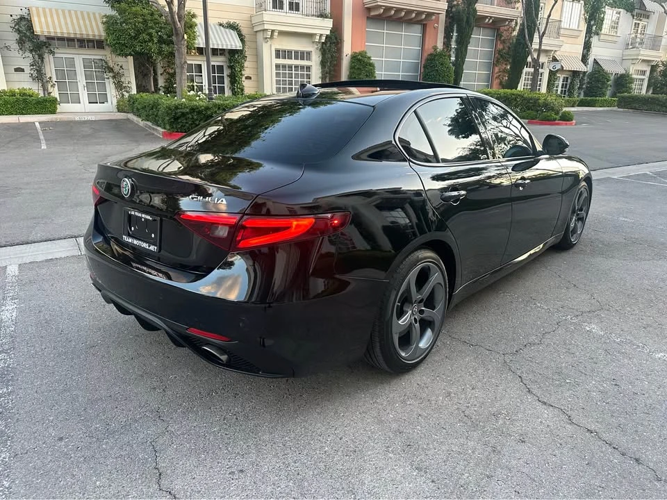 2017 Alfa Romeo Giulia - Image 5 of 20