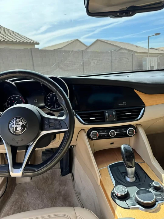 2017 Alfa Romeo Giulia - Image 14 of 17