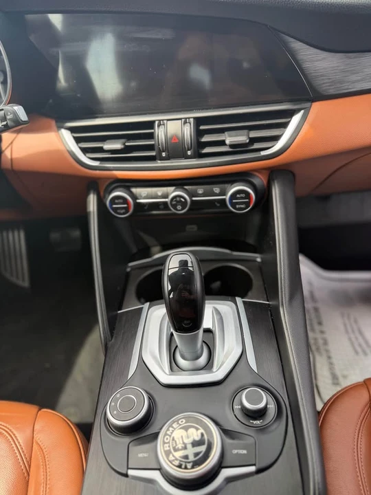 2017 Alfa Romeo Giulia - Image 5 of 16