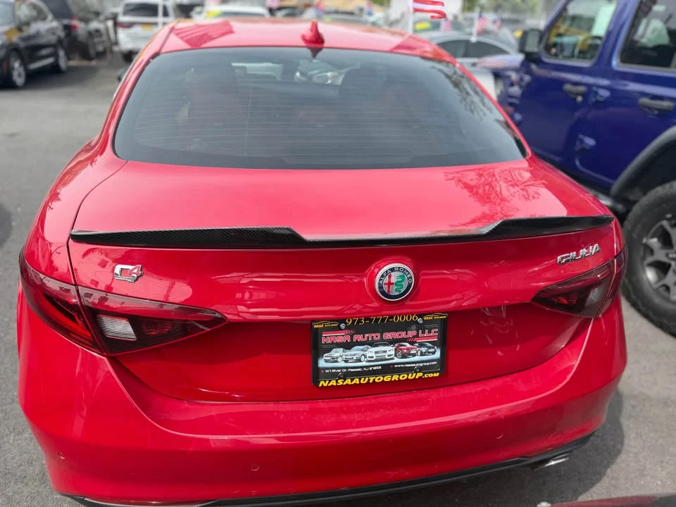 2017 Alfa Romeo Giulia - Image 16 of 16