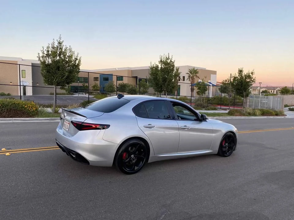 2017 Alfa Romeo Giulia - Image 9 of 10