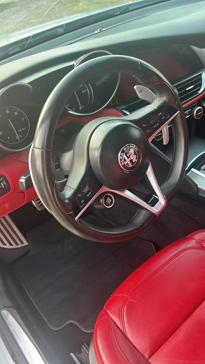 2017 Alfa Romeo Giulia - Image 8 of 8