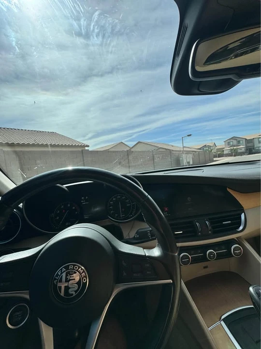2017 Alfa Romeo Giulia - Image 14 of 16
