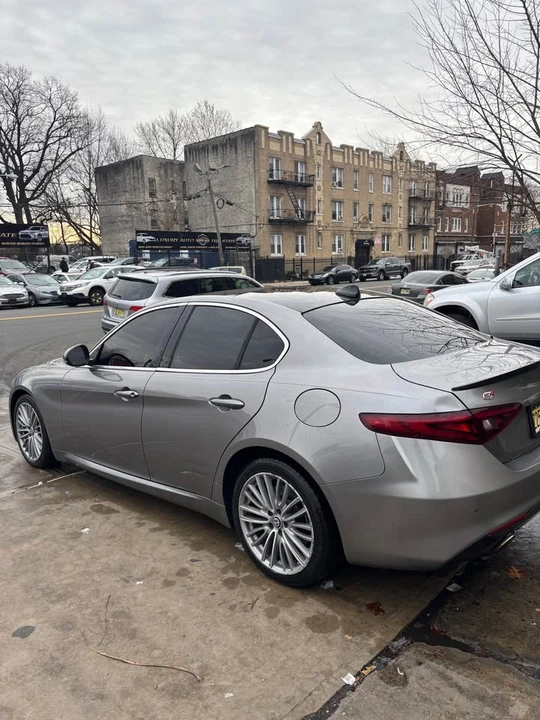 2017 Alfa Romeo Giulia - Image 2 of 3