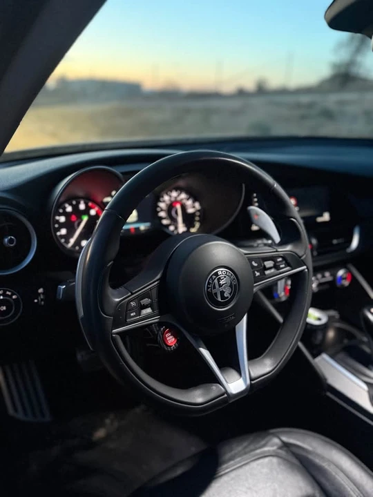 2017 Alfa Romeo Giulia - Image 6 of 7