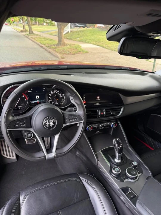 2017 Alfa Romeo Giulia - Image 7 of 15