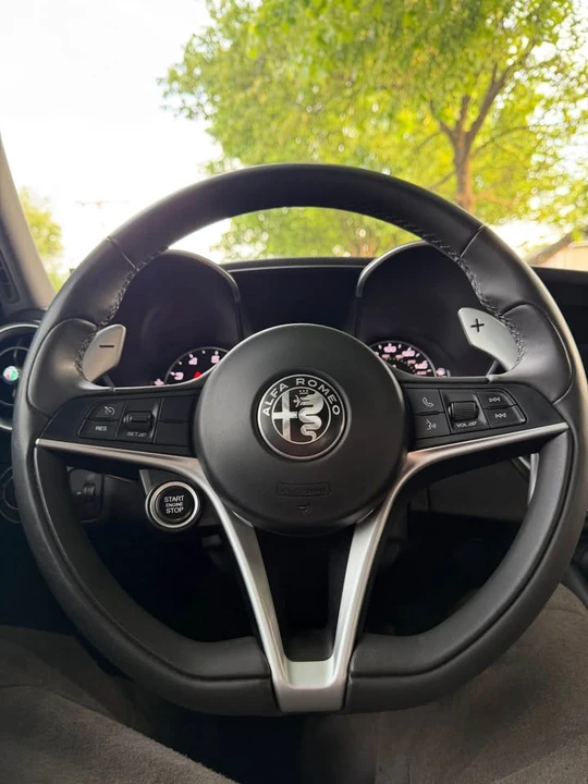 2017 Alfa Romeo Giulia - Image 14 of 15