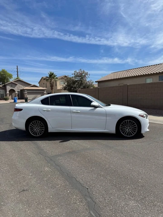 2017 Alfa Romeo Giulia - Image 4 of 14