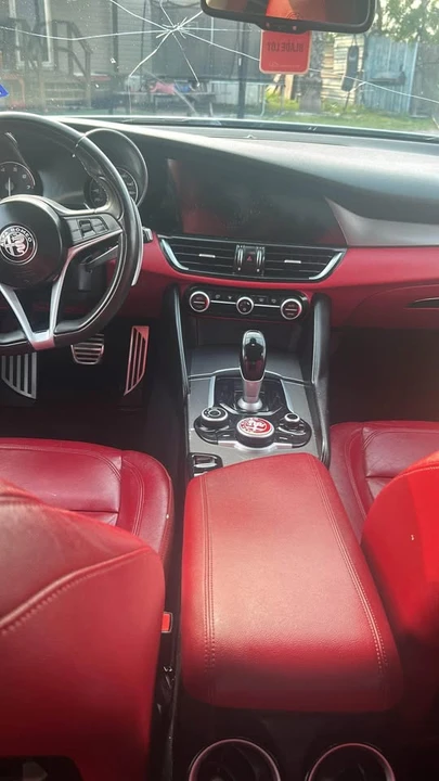 2017 Alfa Romeo Giulia - Image 7 of 8
