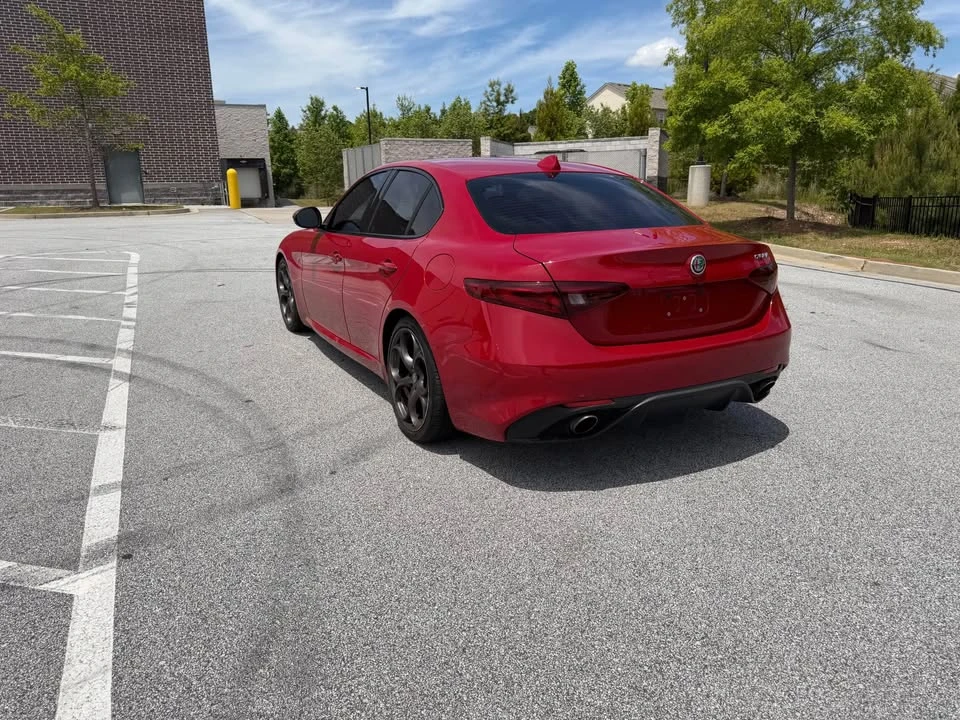 2017 Alfa Romeo Giulia - Image 15 of 19