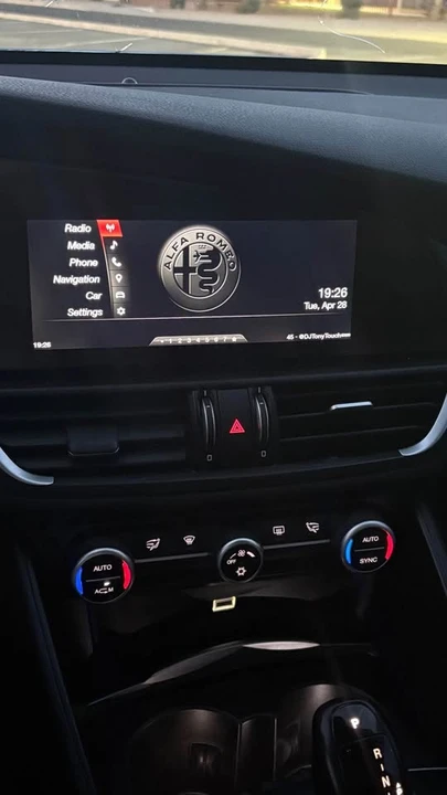 2017 Alfa Romeo Giulia - Image 15 of 17
