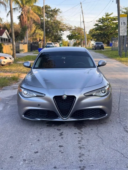 2017 Alfa Romeo Giulia - Image 5 of 11