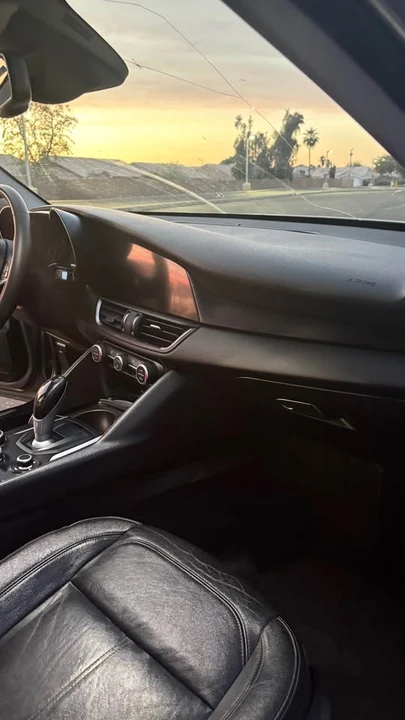 2017 Alfa Romeo Giulia - Image 11 of 17