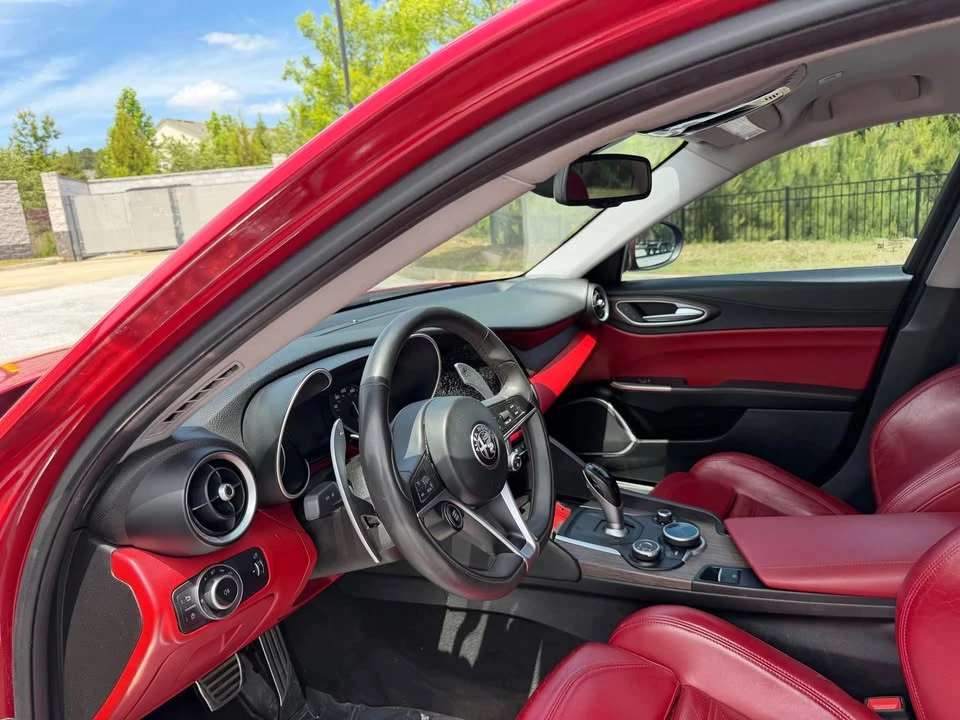 2017 Alfa Romeo Giulia - Image 17 of 19