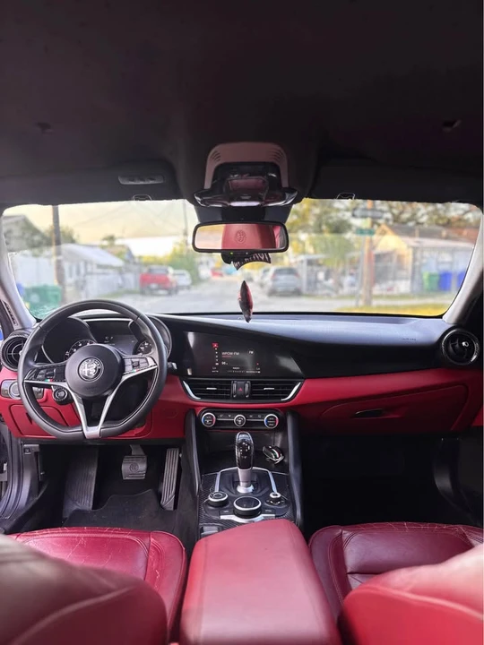 2017 Alfa Romeo Giulia - Image 8 of 11