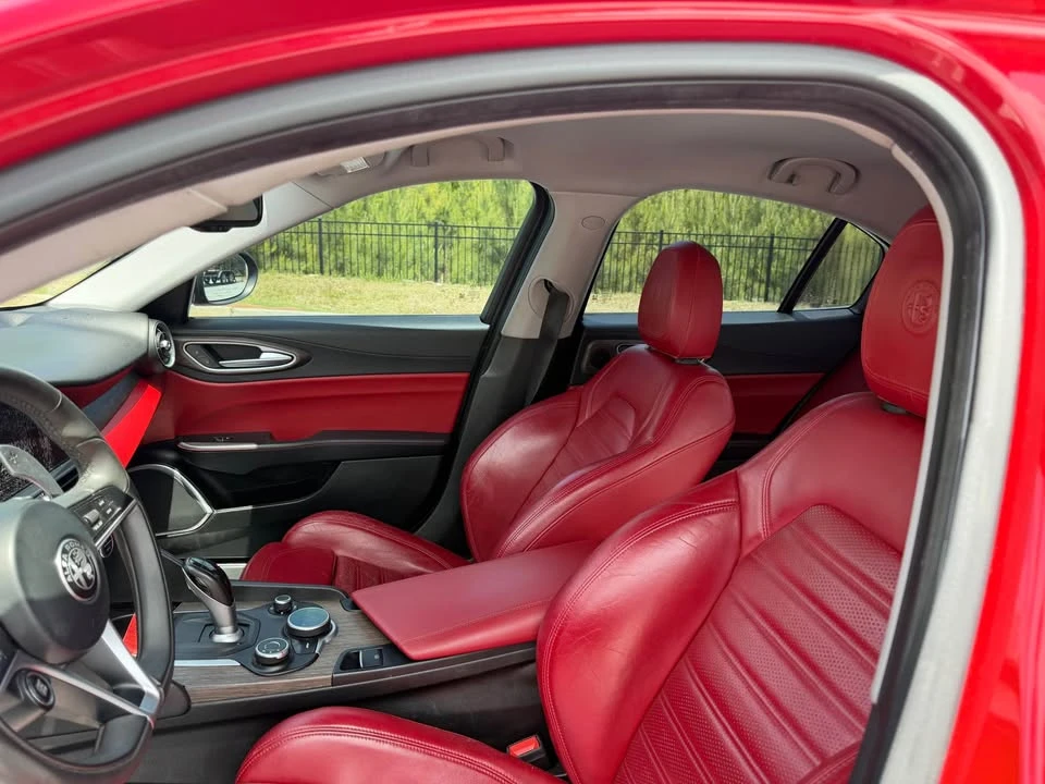 2017 Alfa Romeo Giulia - Image 18 of 19