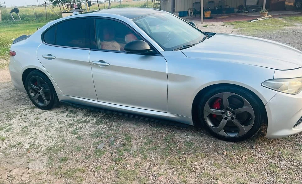 2017 Alfa Romeo Giulia - Image 2 of 8
