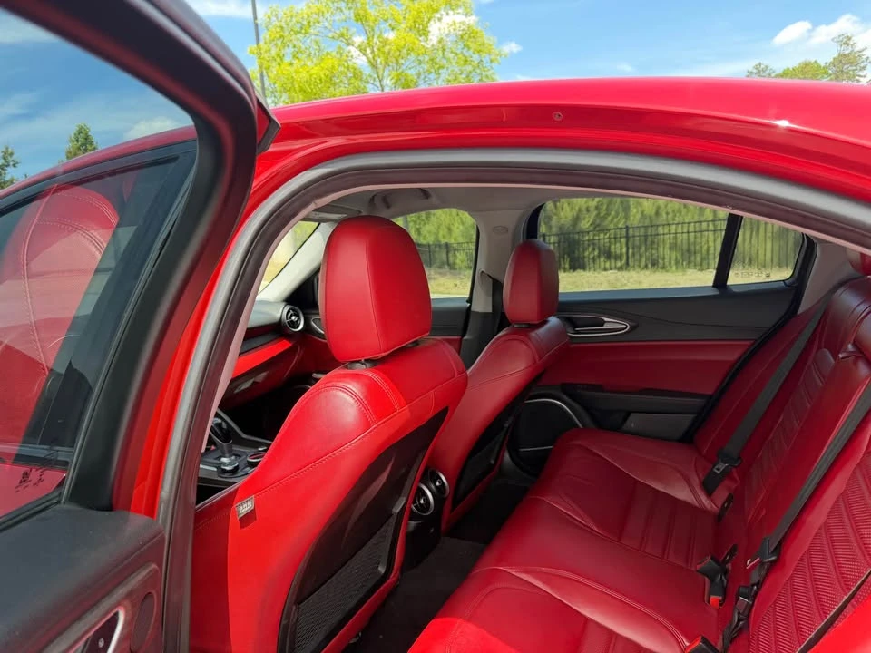 2017 Alfa Romeo Giulia - Image 16 of 19