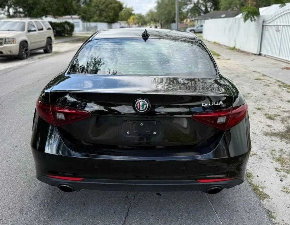 2017 Alfa Romeo Giulia - Image 7 of 20