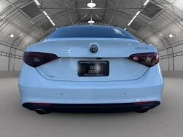 2017 Alfa Romeo Giulia - Image 5 of 14