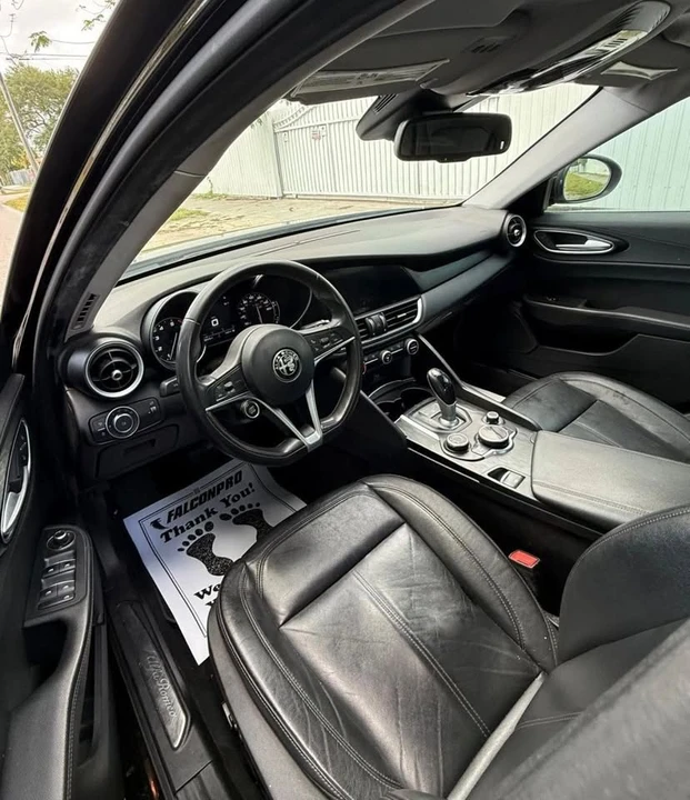 2017 Alfa Romeo Giulia - Image 11 of 20
