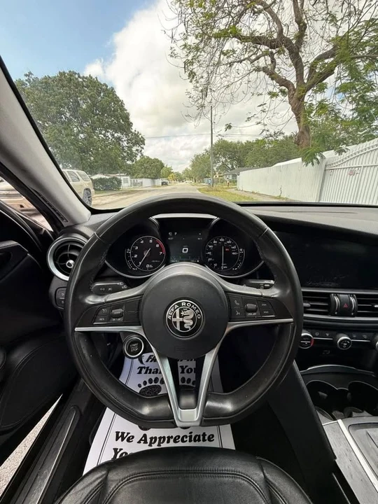 2017 Alfa Romeo Giulia - Image 8 of 20