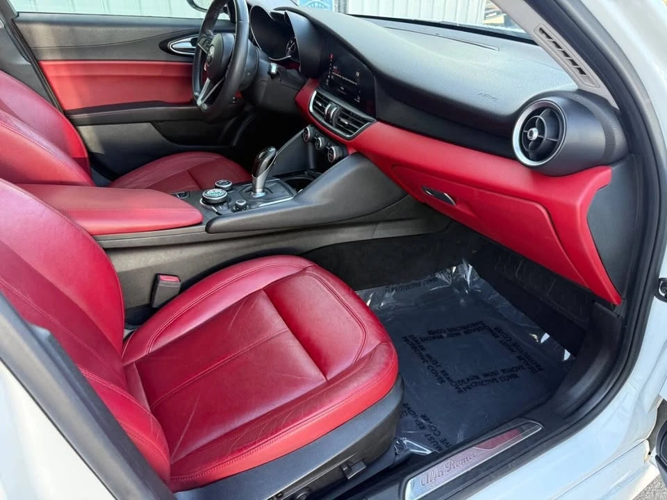 2017 Alfa Romeo Giulia - Image 9 of 16