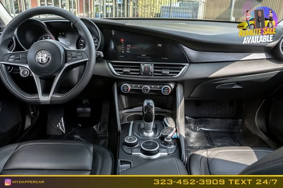 2017 Alfa Romeo Giulia - Image 5 of 13