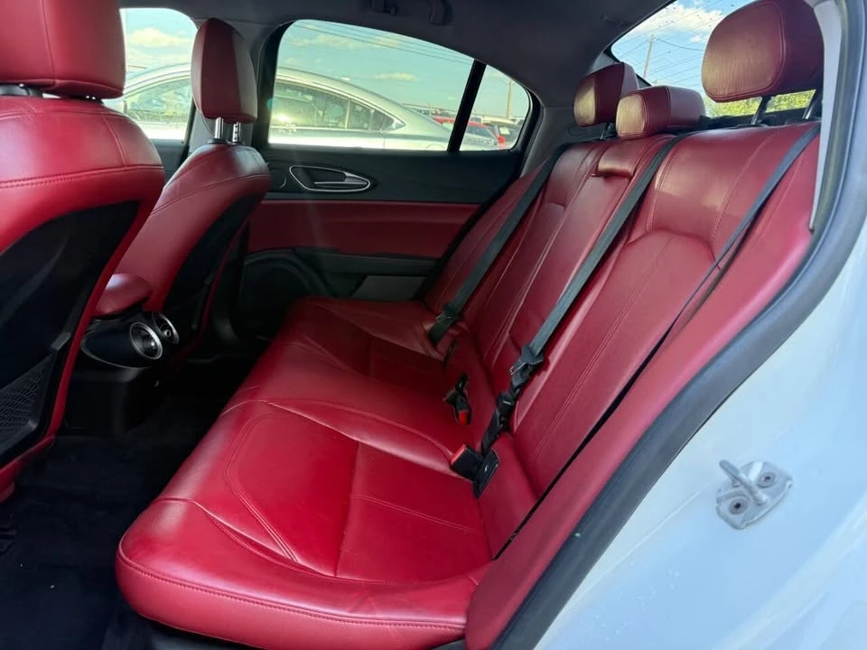 2017 Alfa Romeo Giulia - Image 15 of 16