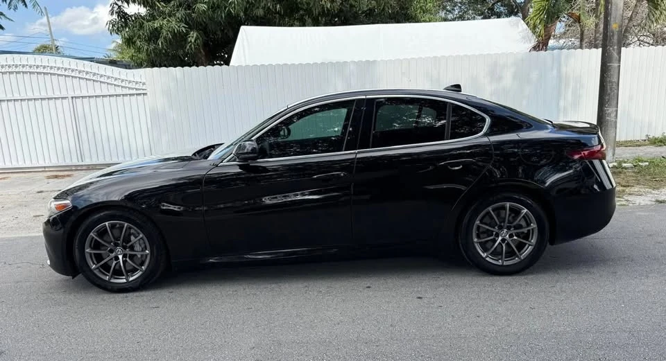 2017 Alfa Romeo Giulia - Image 19 of 20