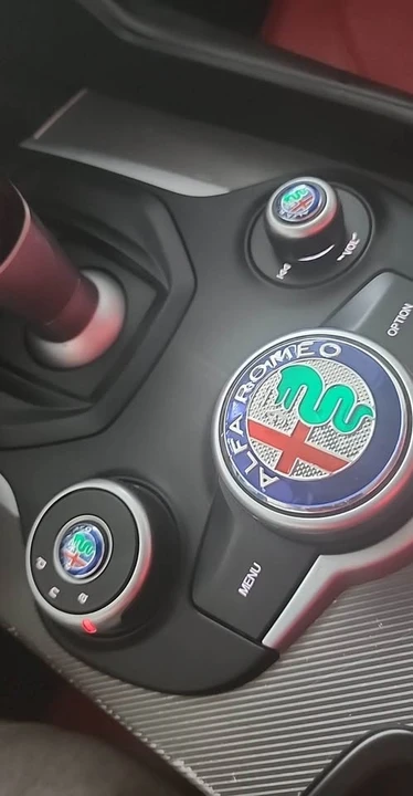 2017 Alfa Romeo Giulia - Image 5 of 6
