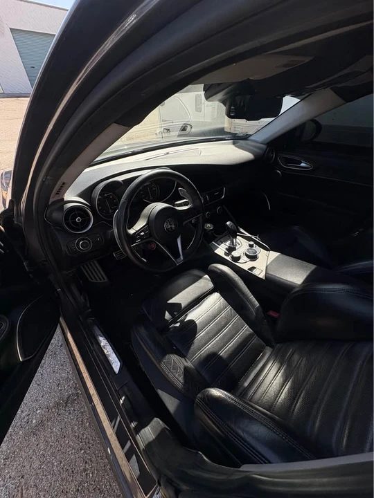 2017 Alfa Romeo Giulia - Image 5 of 8