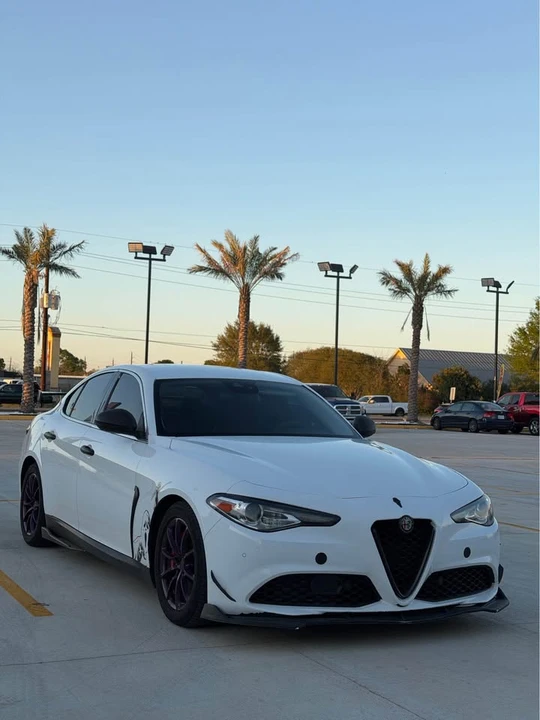 2017 Alfa Romeo Giulia - Image 2 of 20