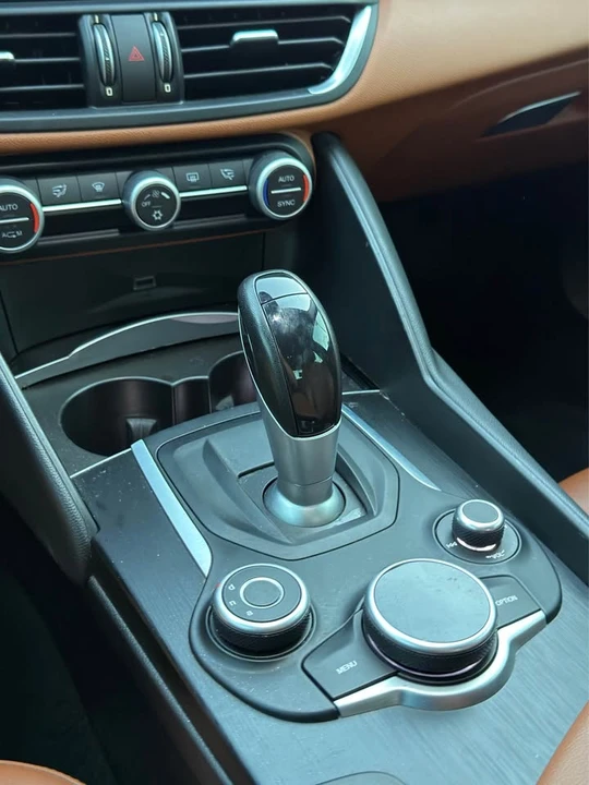 2017 Alfa Romeo Giulia - Image 18 of 20