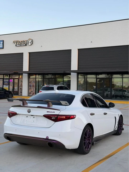 2017 Alfa Romeo Giulia - Image 8 of 20