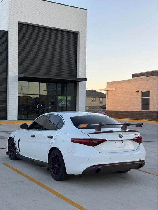 2017 Alfa Romeo Giulia - Image 6 of 20