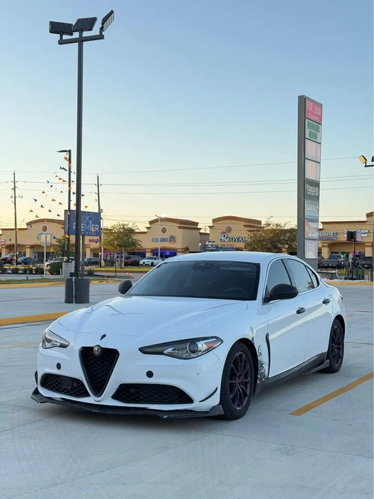 2017 Alfa Romeo Giulia - Image 3 of 20
